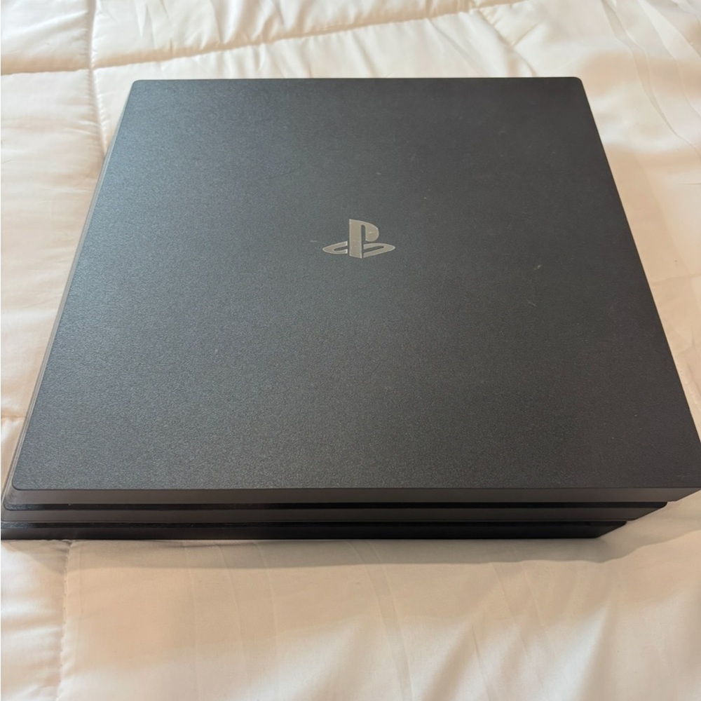PLAYSTATION 4 PRO (1TB) - Picture 3 of 4